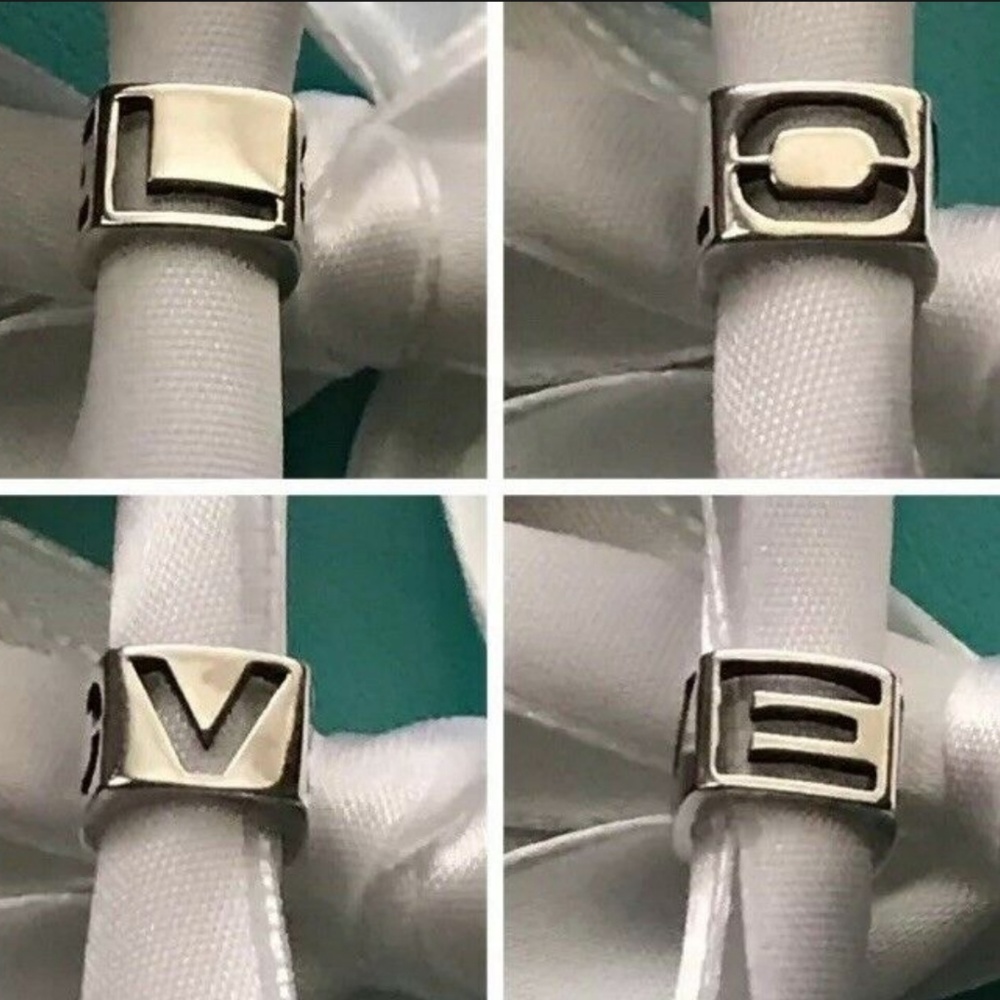 ✨Retired✨Tiffany Love Pendant